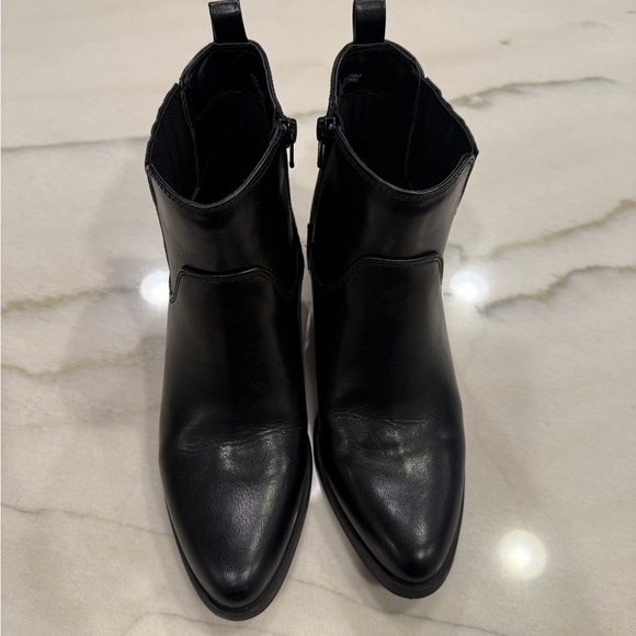 Old Navy Ankle Boots Size 8 Black Faux Leather - Picture 3 of 15